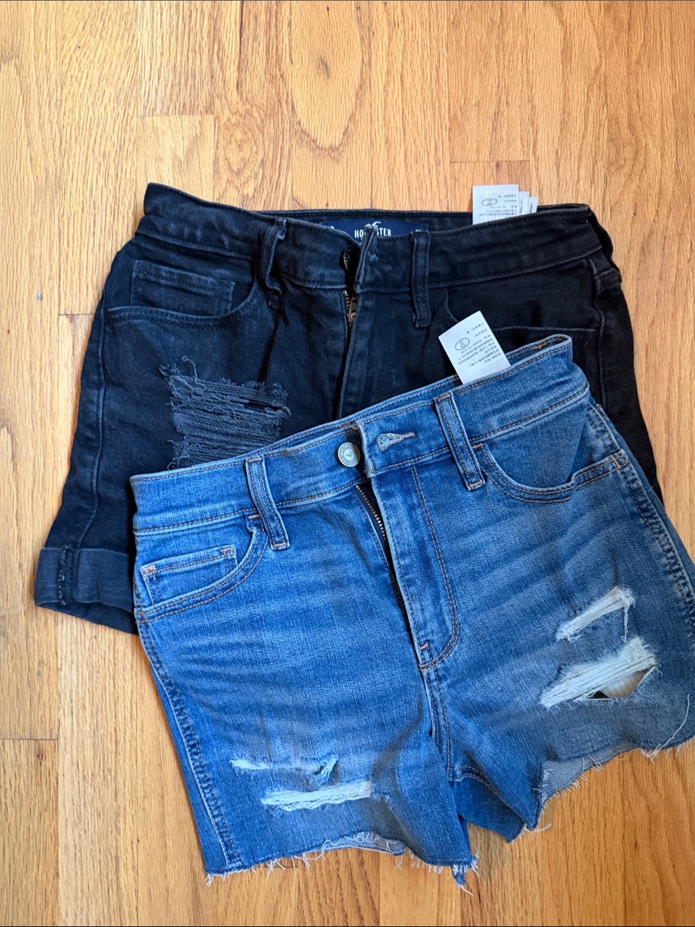 Hollister Women's Distressed Denim Shorts — Blue & Black like new!